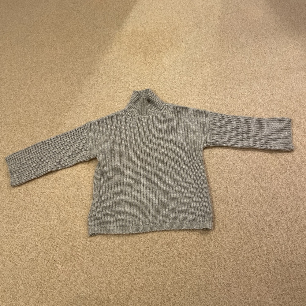 Never worn incentive cashmere sweater
